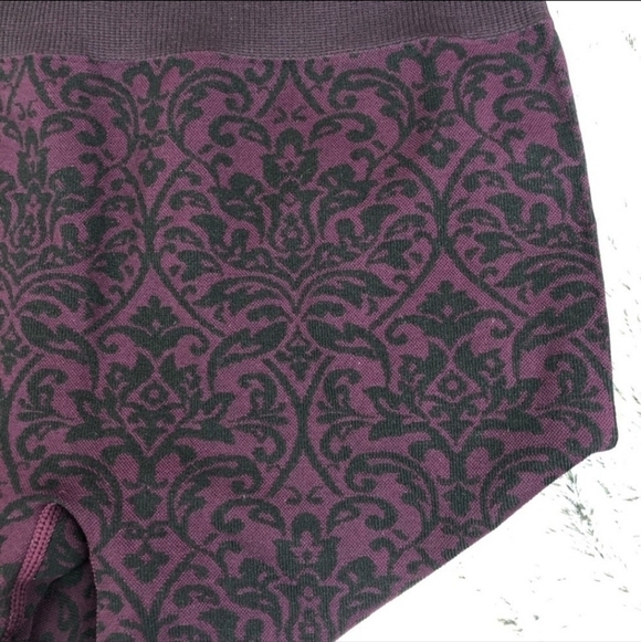 NWT Fabletics SEBASTIAN SEAMLESS TIGHT Burgundy Demask Leggings XXS XS New - Picture 5 of 10